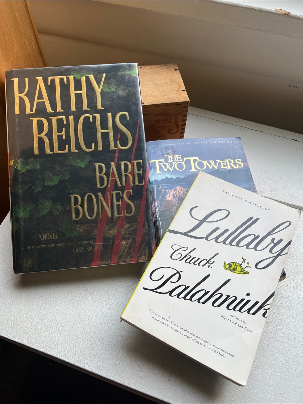 Vintage Book Trio JRR Tolkien, Chuck Palahniuk, Cathy Reichs, mystery, fantasy